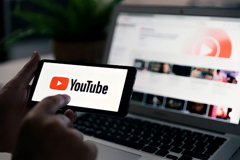 YouTube vừa cho phép thử nghiệm đại trà tính năng tự động dịch đa ngôn ngữ, hỗ trợ tiếng Việt trên YouTube nền web và app di động. Vậy làm sao để dịch tự động phụ đề trên nền tảng giải trí này?