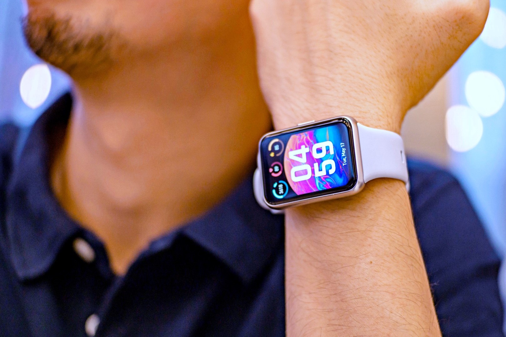 Smartband hay smartwatch, khác nhau ra sao?