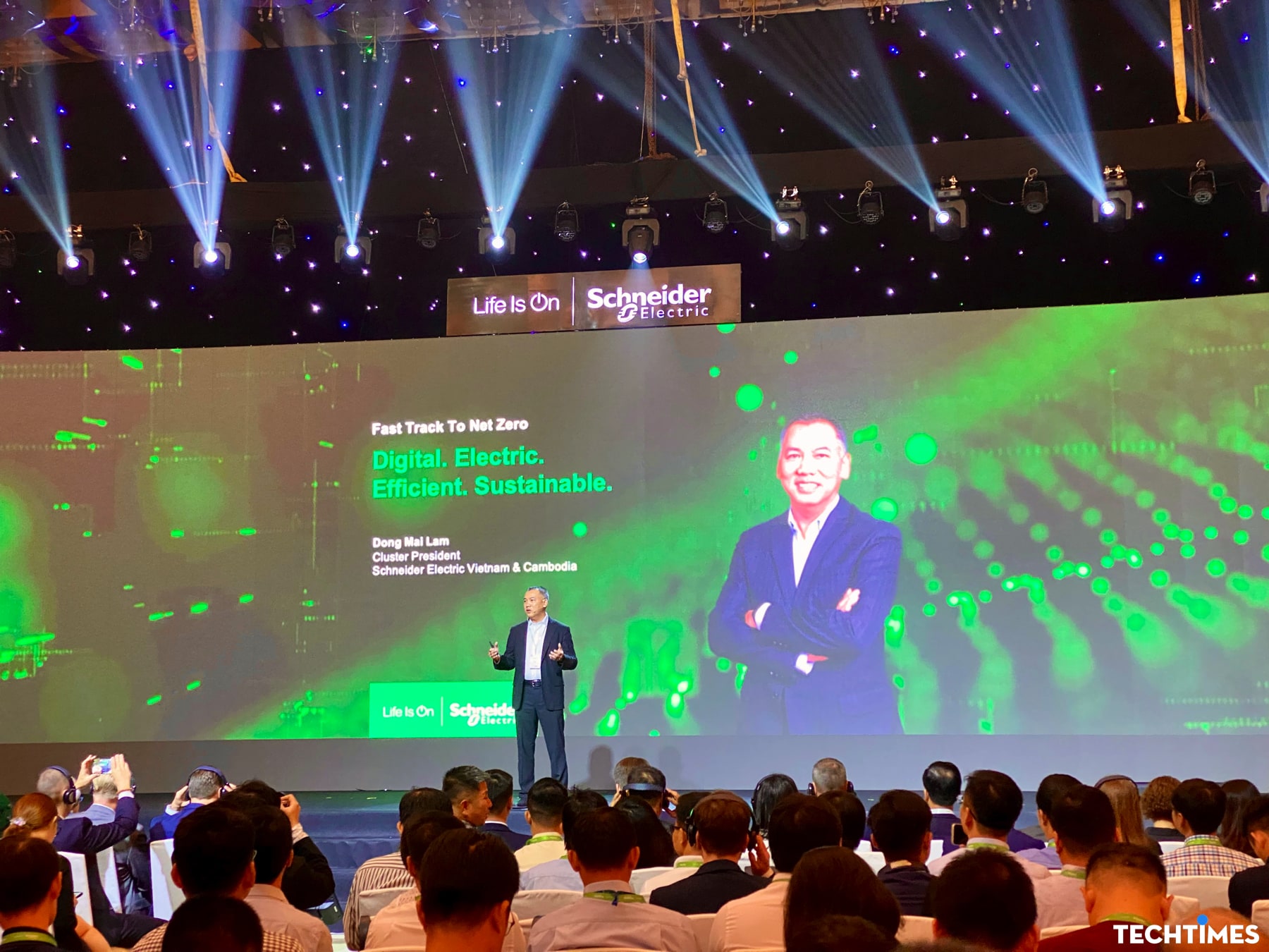 Schneider Electric tổ chức sự kiện Innovation Summit Vietnam 2022