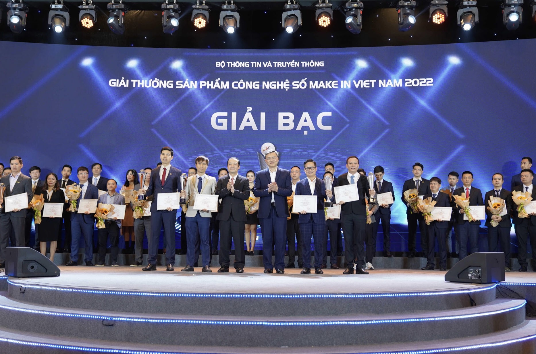 MoMo đoạt 2 giải thưởng tại Make in Viet Nam 2022