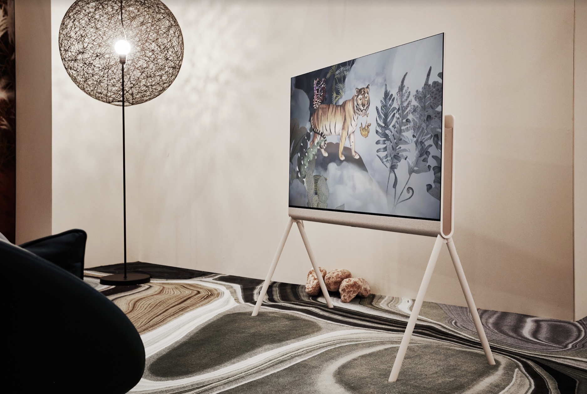 LG Posé: TV OLED nghệ thuật có giá 54,9 triệu đồng