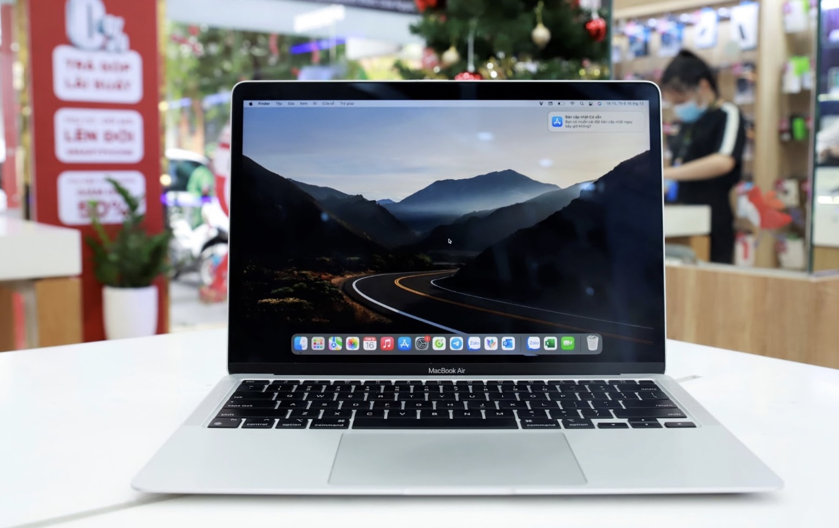 MacBook Air M1 về mức dưới 22 triệu đồng dịp cận Tết