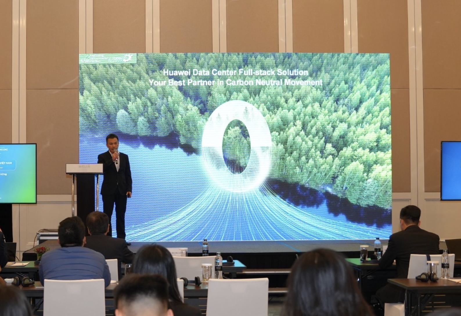 Huawei lọt top 5 doanh nghiệp quốc tế góp phần phát triển Internet Việt Nam.
