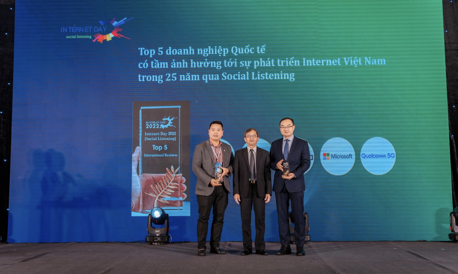 Huawei lọt top 5 doanh nghiệp quốc tế góp phần phát triển Internet Việt Nam.