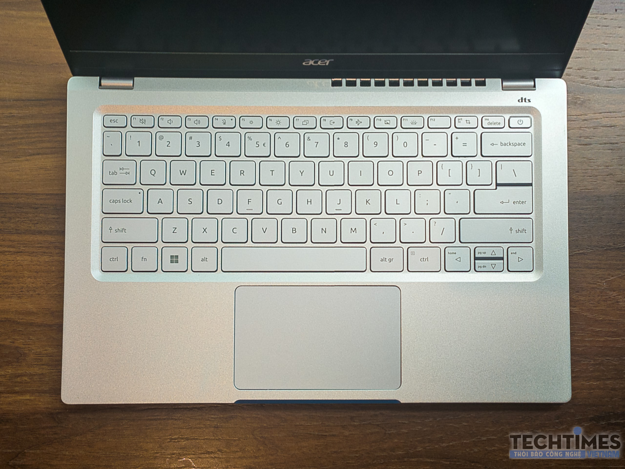 Đánh giá Acer Swift 3: Laptop văn phòng mỏng nhẹ toàn diện đáng sở hữu TechTimes Vietnam Acer Swift 3 TechTimes 3 of 7 TechTimes Vietnam Đánh giá Acer Swift 3: Laptop văn phòng mỏng nhẹ toàn diện đáng sở hữu