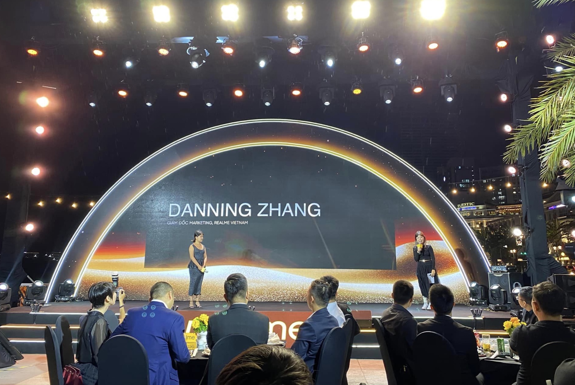 Bà Danning Zhang - Giám đốc Marketing realme Việt Nam phát biểu tại sự kiện.