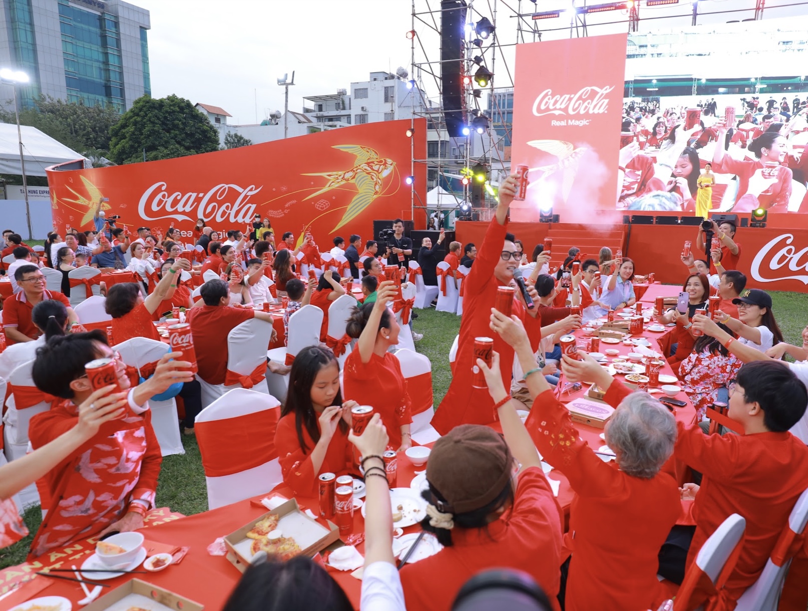 Bàn ăn Tết Việt của COCA-COLA lập kỷ lục mới
