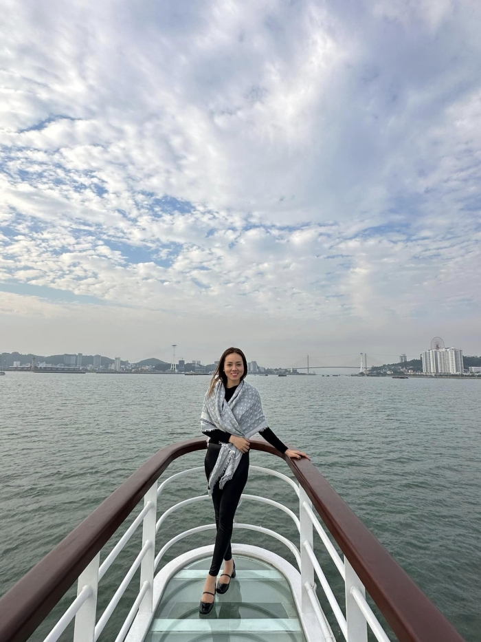 1677521530 413 Ngoc Ha dang loat anh di du thuyen sang chanh TechTimes Vietnam Ngọc Hà đăng loạt ảnh đi du thuyền sang chảnh, đáp trả khi bạn bè hỏi về sự thiếu công bằng