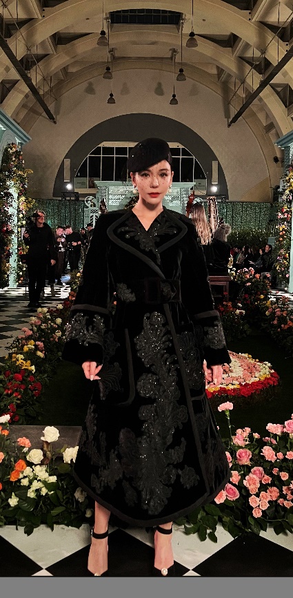 Tiêu đề: Tia Lee trên đường đua của Richard Quinn FW23