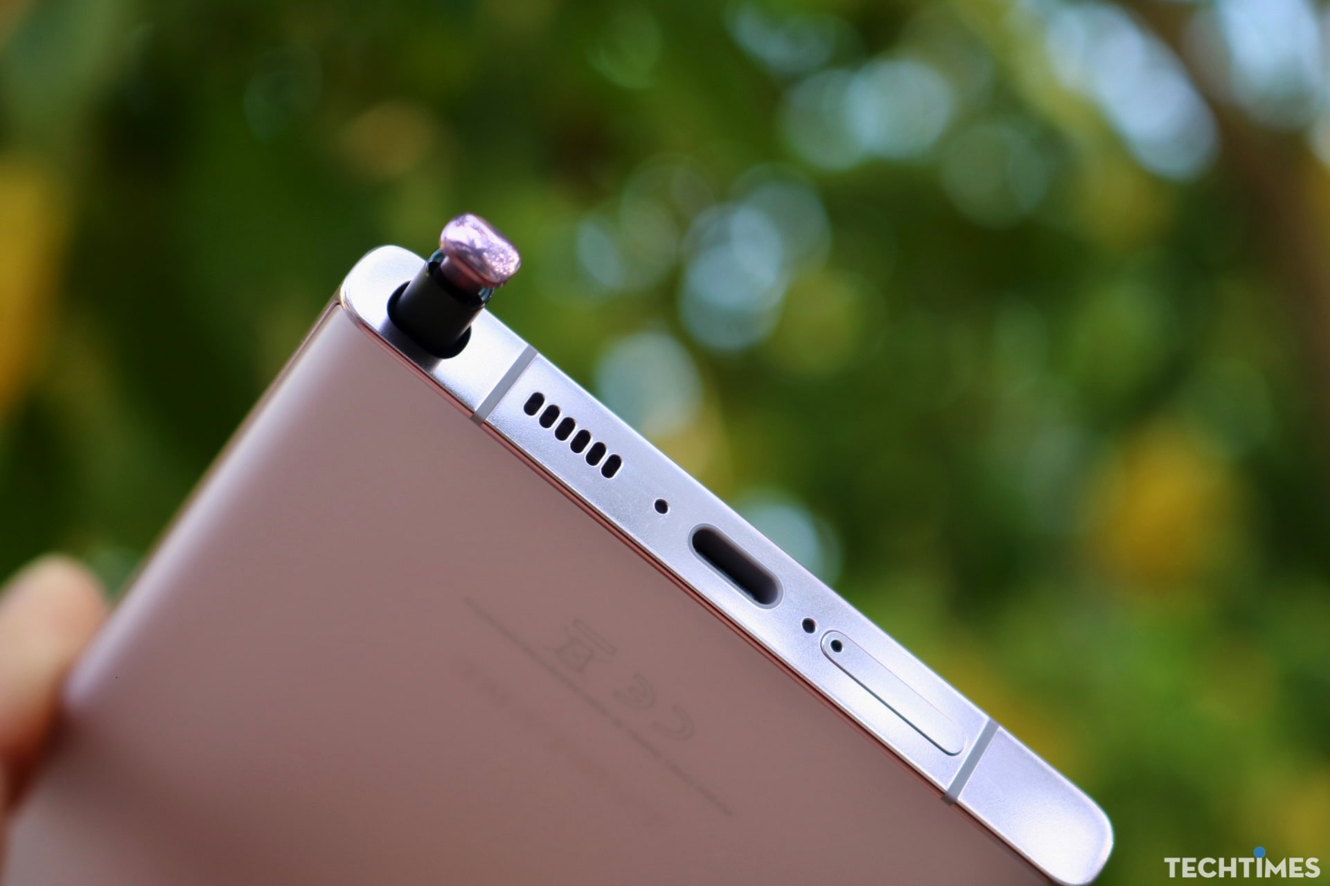 Nắp trong của S Pen cũng được làm từ vật liệu tái chế.