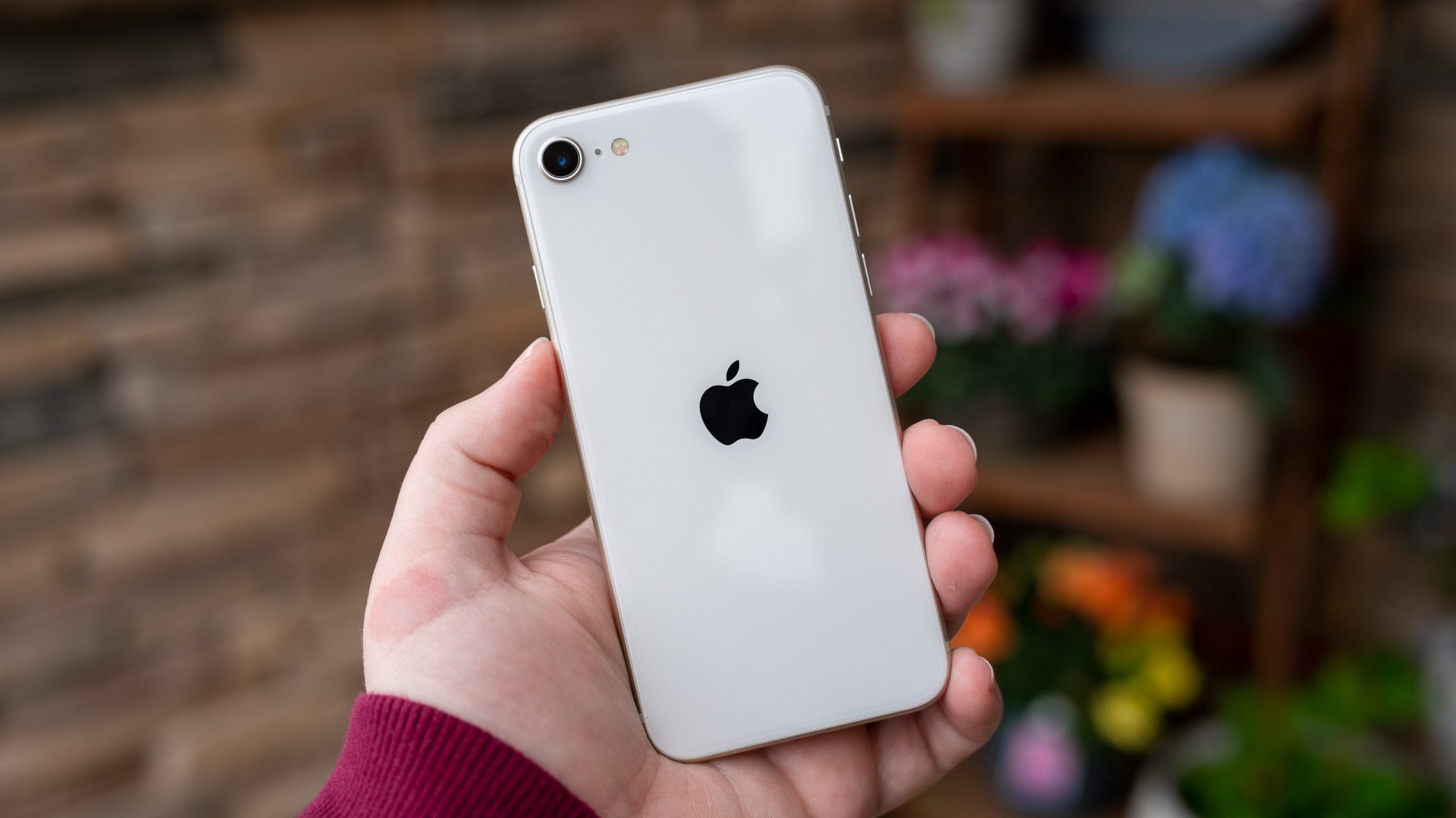 Giành được một chiếc Apple iPhone SE (2022) Giành được một chiếc Apple iPhone SE (2022)