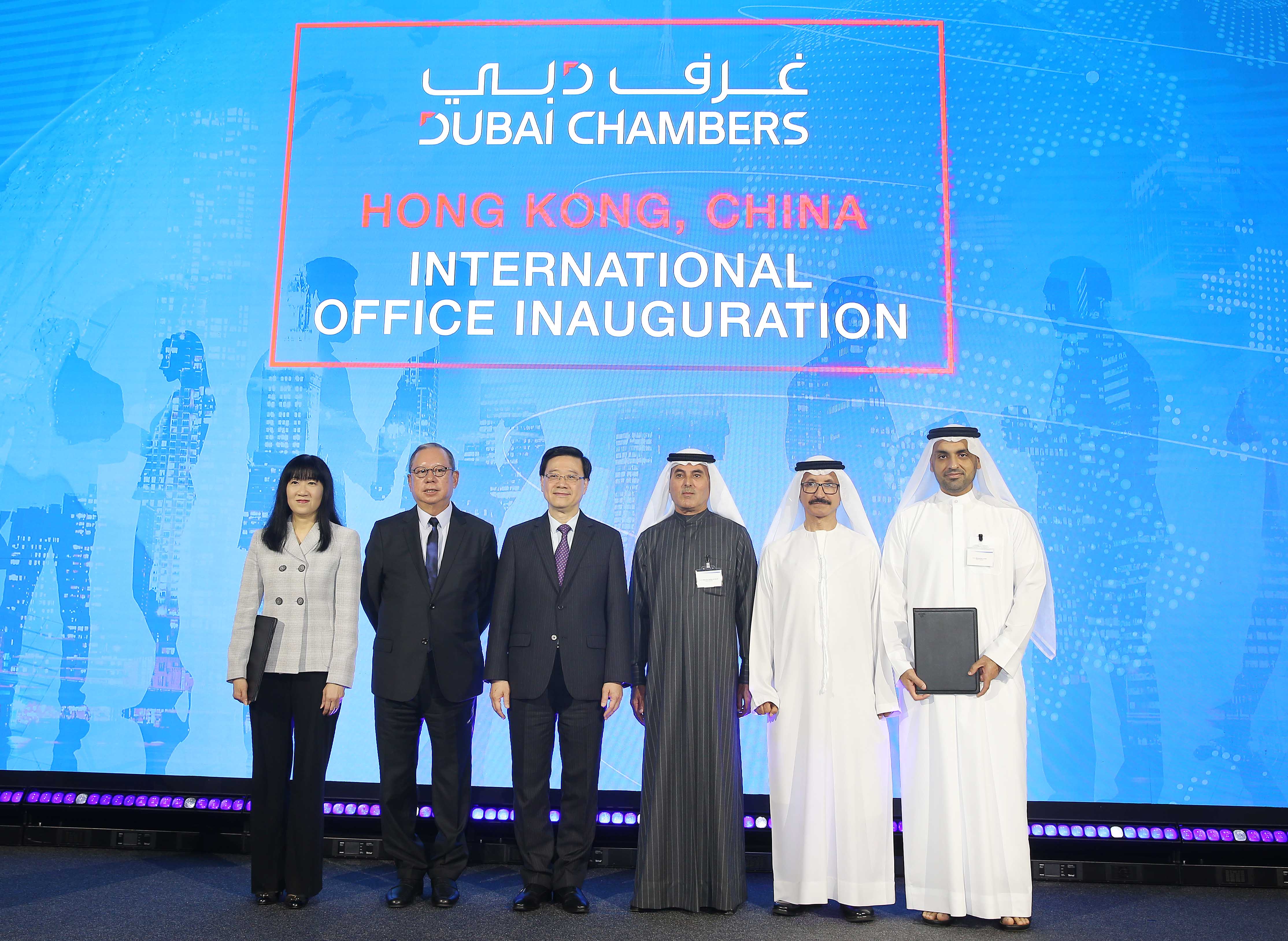 Dubai Chambers thành lập văn phòng quốc tế mới tại Hồng Kông nhằm thúc đẩy thương mại giữa hai bên TechTimes Vietnam Hong Kong Chief Executive John Lee Ka-chiu to drive mutual economic and business growth and enhance trade ties between Dubai and Hong Kong