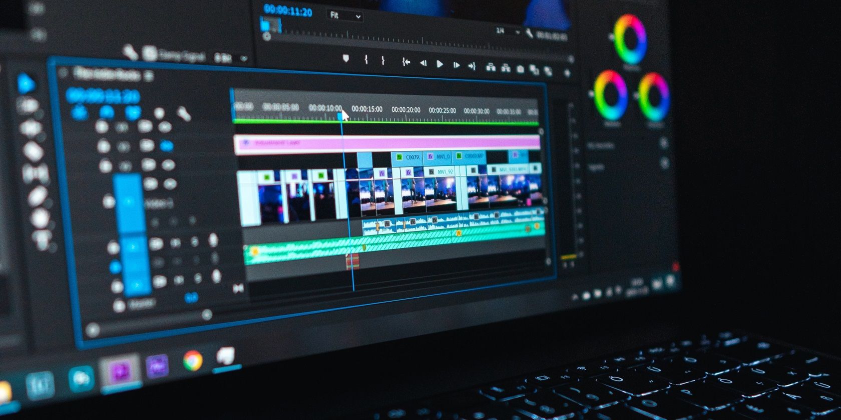 6 trình chỉnh sửa video đơn giản đủ dễ sử dụng cho mọi người laptop-with-video-editor