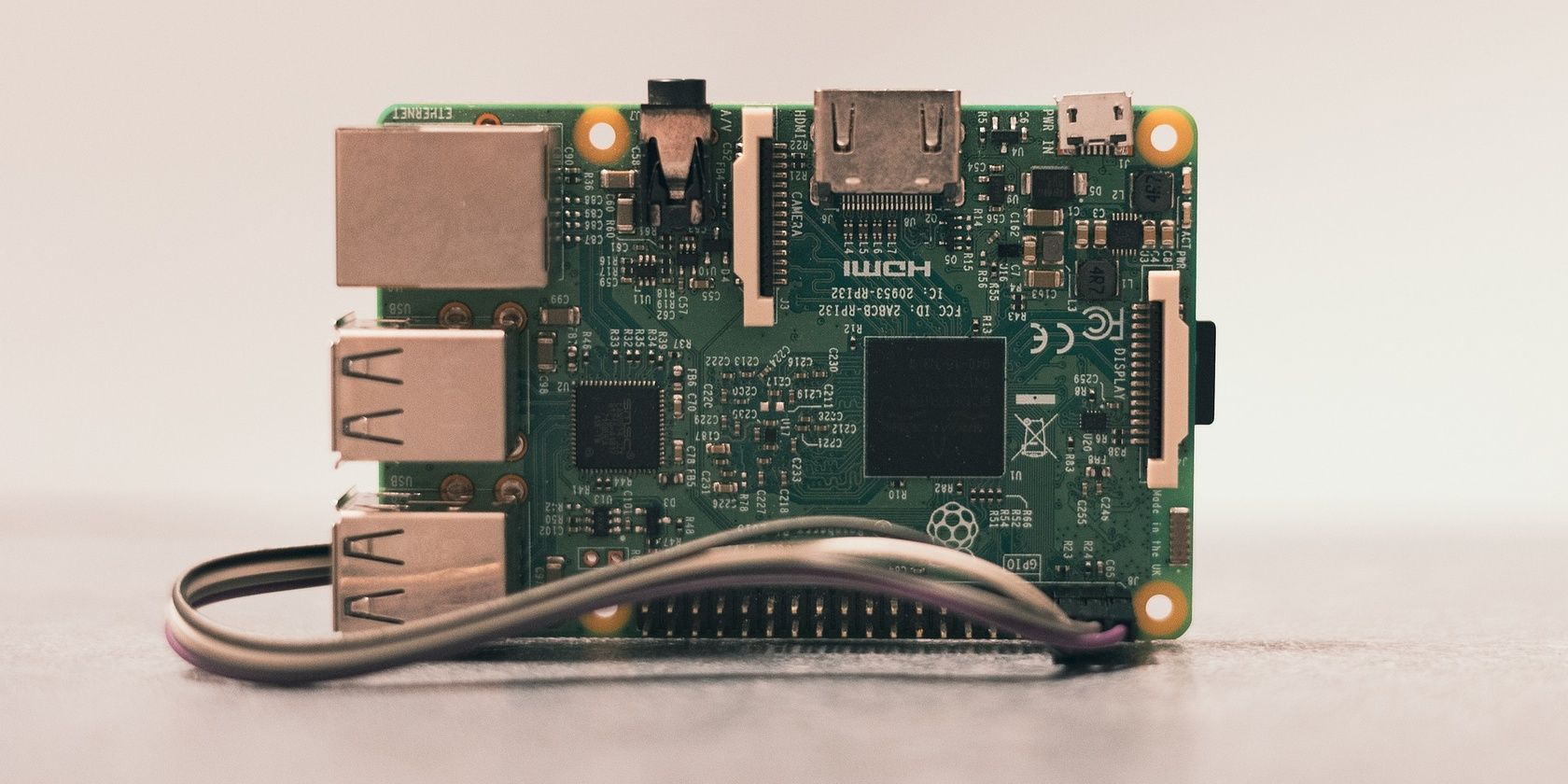 Cách sao lưu thẻ SD Raspberry Pi của bạn trong Windows Raspberry Pi with SD card