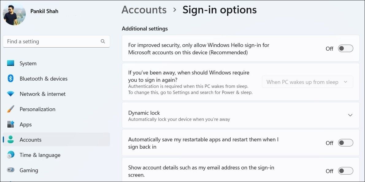 Ẩn email khỏi màn hình đăng nhập Windows bằng ứng dụng cài đặt