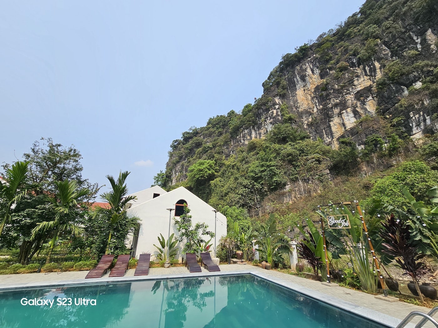 Khung cảnh của Lalita Boutique Hotel & Spa khá đẹp, tọa lạc ở vị trí thuận lợi, cách Chùa Bái Đính 23 km. 