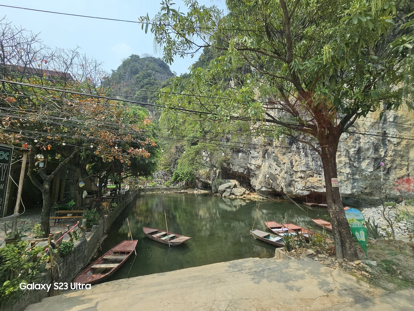 Bến thuyền Linh Cốc - Hải Nam thật thanh bình.