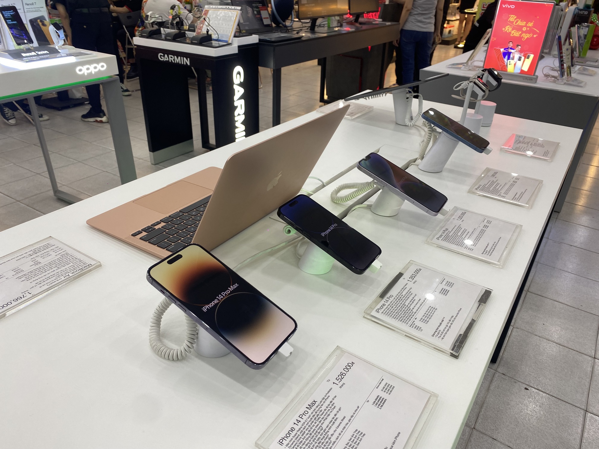 Nhiều sản phẩm Apple tại Việt Nam được giảm tới mức thấp nhất - Ảnh 1. Nhiều sản phẩm Apple tại Việt Nam được giảm tới mức thấp nhất - Ảnh 1.