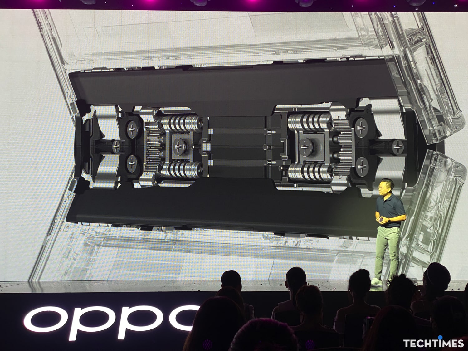 Find N2 Flip: Điện thoại gập đầu tiên của OPPO có giá 19,99 triệu đồng