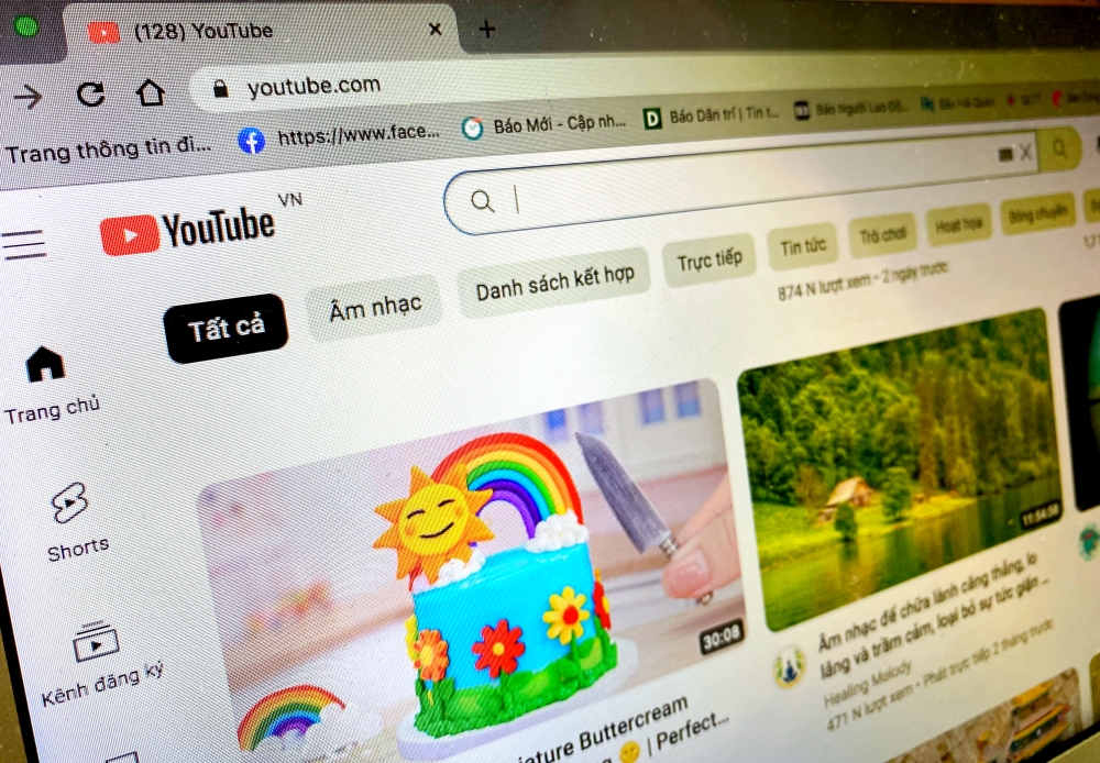 Xử lý nghiêm trường hợp đặt quảng cáo có nội dung độc hại - Ảnh 1.