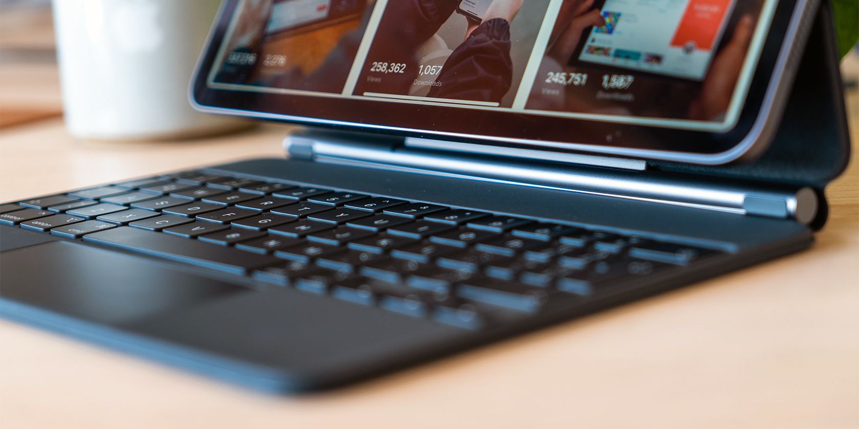 Vỏ bàn phím iPad nào phù hợp với bạn? Black Magic Keyboard the iPad Pro