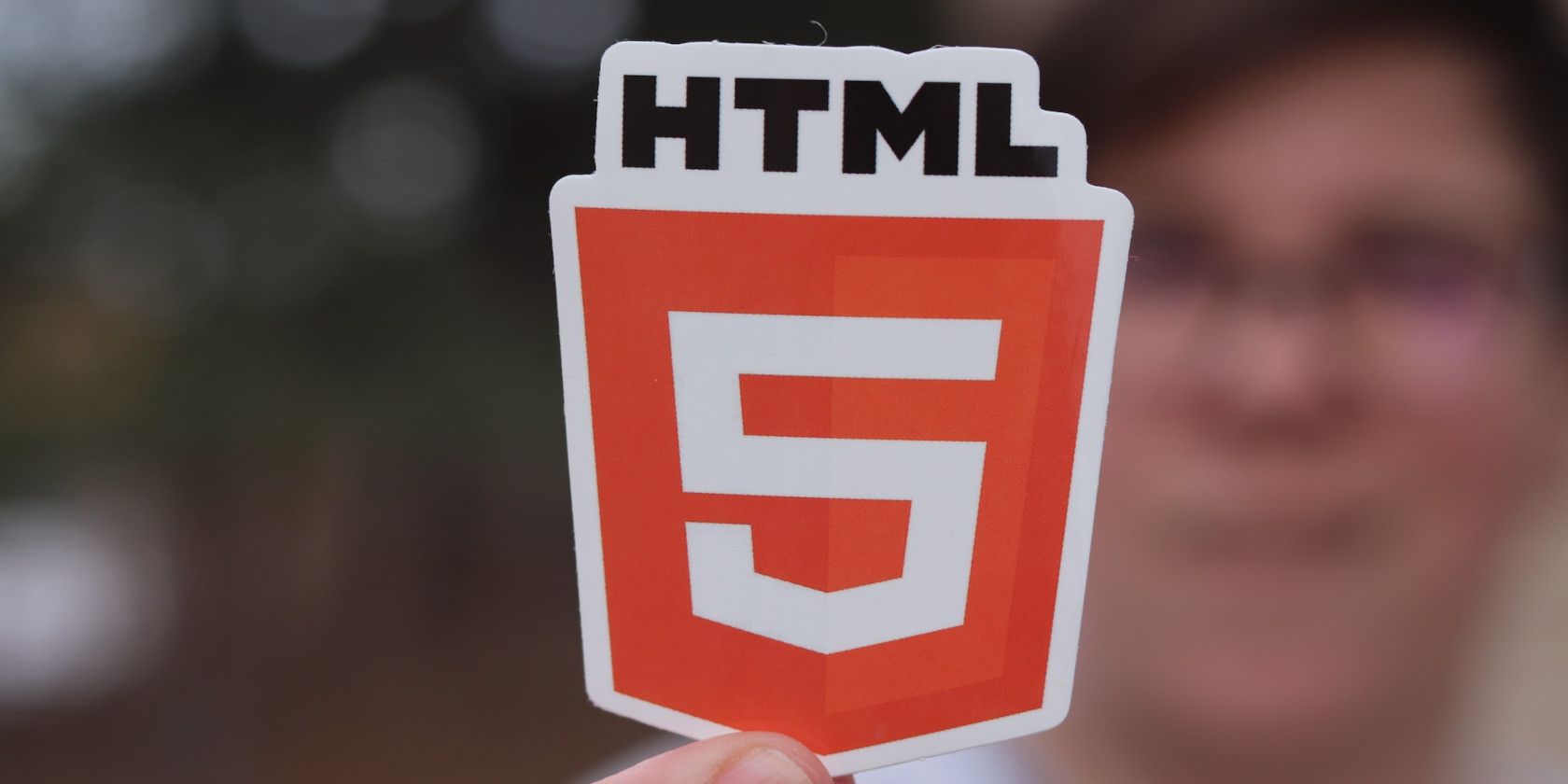Someone holding HTML5 logo