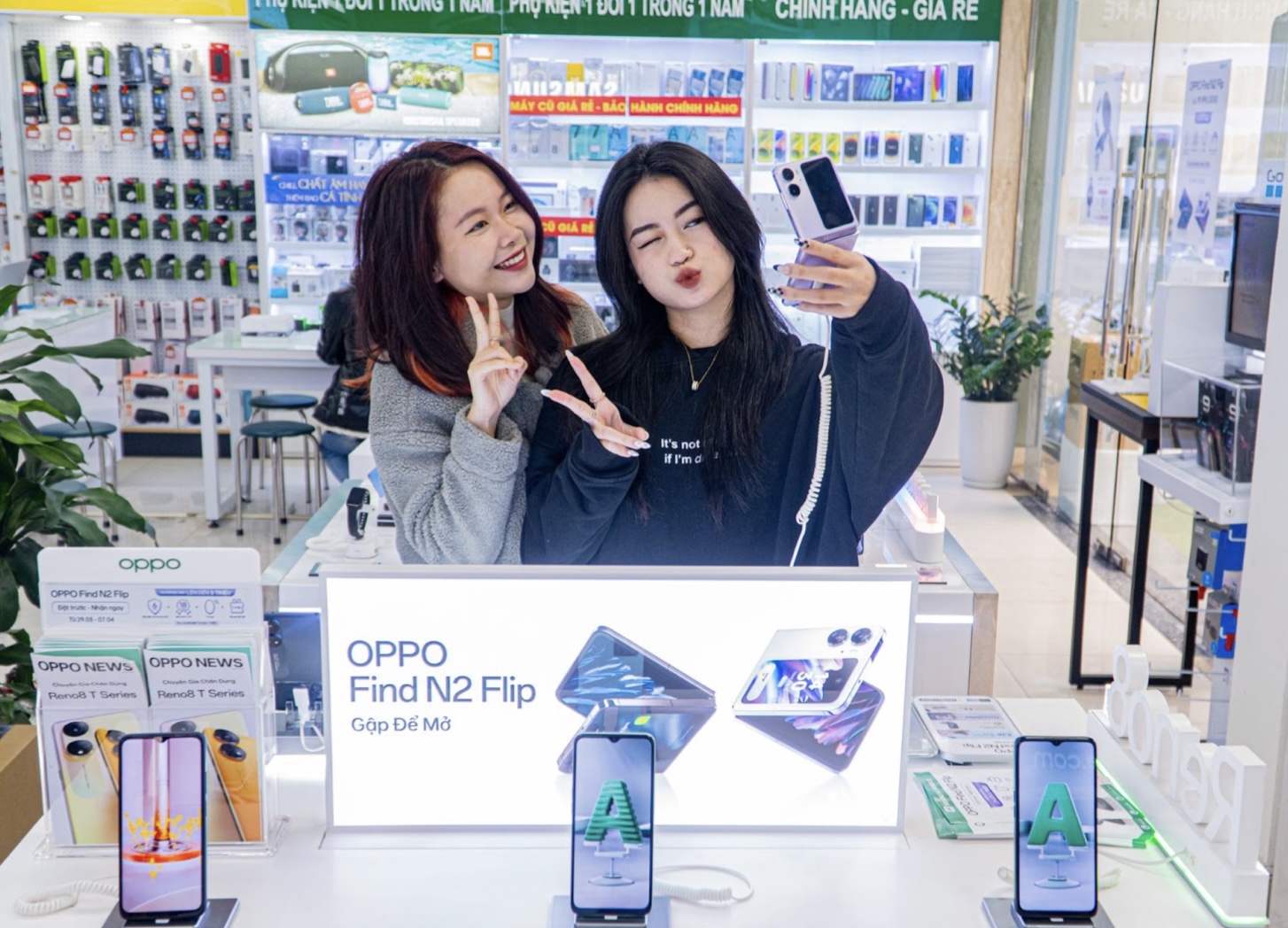Hoàng Hà Mobile mở đặt trước OPPO Find N2 Flip