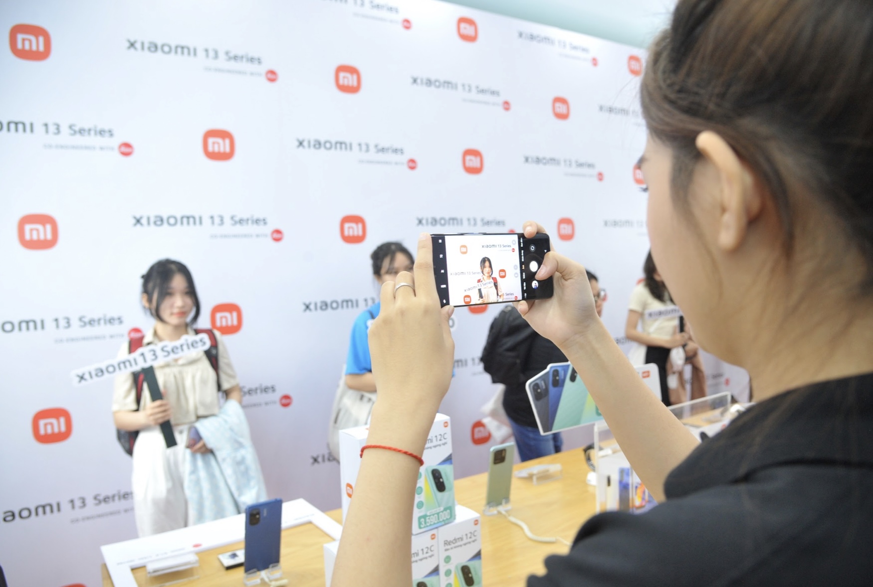 Xiaomi tổ chức sự kiện tạo kỷ lục cùng 1300 người hâm mộ