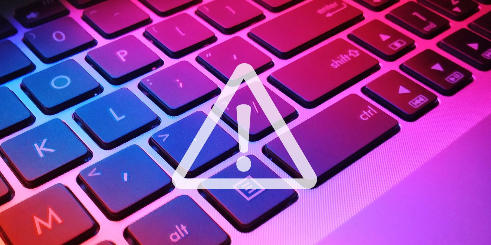 Hướng dẫn loại bỏ phần mềm độc hại Snake Keylogger close up shot of macbook keyboard with hazard icon