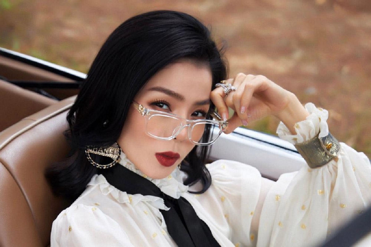Quyên ‘đanh đá’ đáp trả ‘ai đó’, sẵn sàng ‘va chạm’ nếu đụng độ Quyên 'đanh đá' đáp trả 'ai đó', sẵn sàng 'va chạm' nếu đụng độ