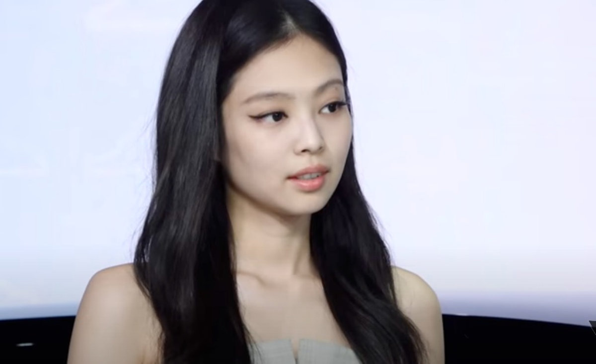Fan 'đứng ngồi không yên' khi Jennie (BlackPink) mất đất diễn trong phim mới