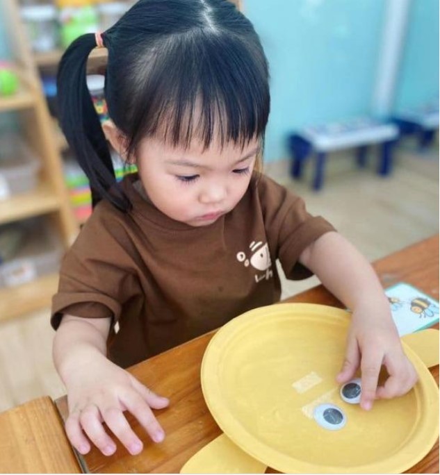 So sánh với hình ảnh mới nhất của con gái nhà Cường Đô La, thái độ khi học với cô giáo mới có gì đáng chú ý TechTimes Vietnam 1680778917 660 So sanh voi hinh anh moi nhat cua con gai TechTimes Vietnam So sánh với hình ảnh mới nhất của con gái nhà Cường Đô La, thái độ khi học với cô giáo mới có gì đáng chú ý