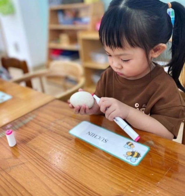 So sánh với hình ảnh mới nhất của con gái nhà Cường Đô La, thái độ khi học với cô giáo mới có gì đáng chú ý TechTimes Vietnam 1680778918 626 So sanh voi hinh anh moi nhat cua con gai TechTimes Vietnam So sánh với hình ảnh mới nhất của con gái nhà Cường Đô La, thái độ khi học với cô giáo mới có gì đáng chú ý
