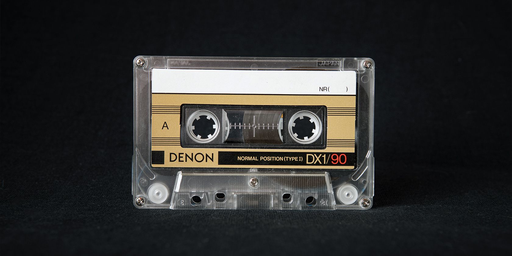 băng cassette trên nền đen
