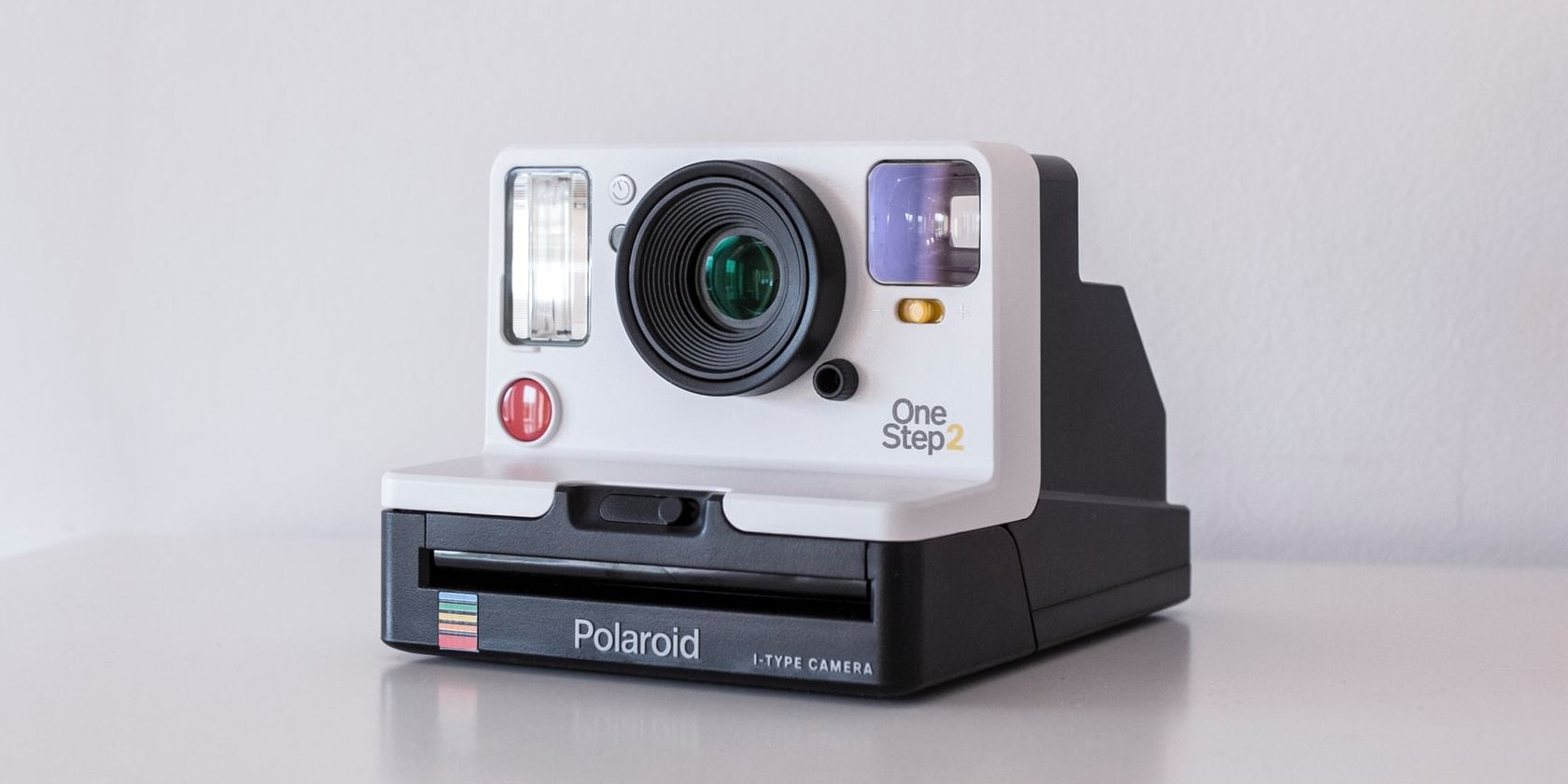 máy ảnh lấy liền polaroid onestep 2 màu trắng
