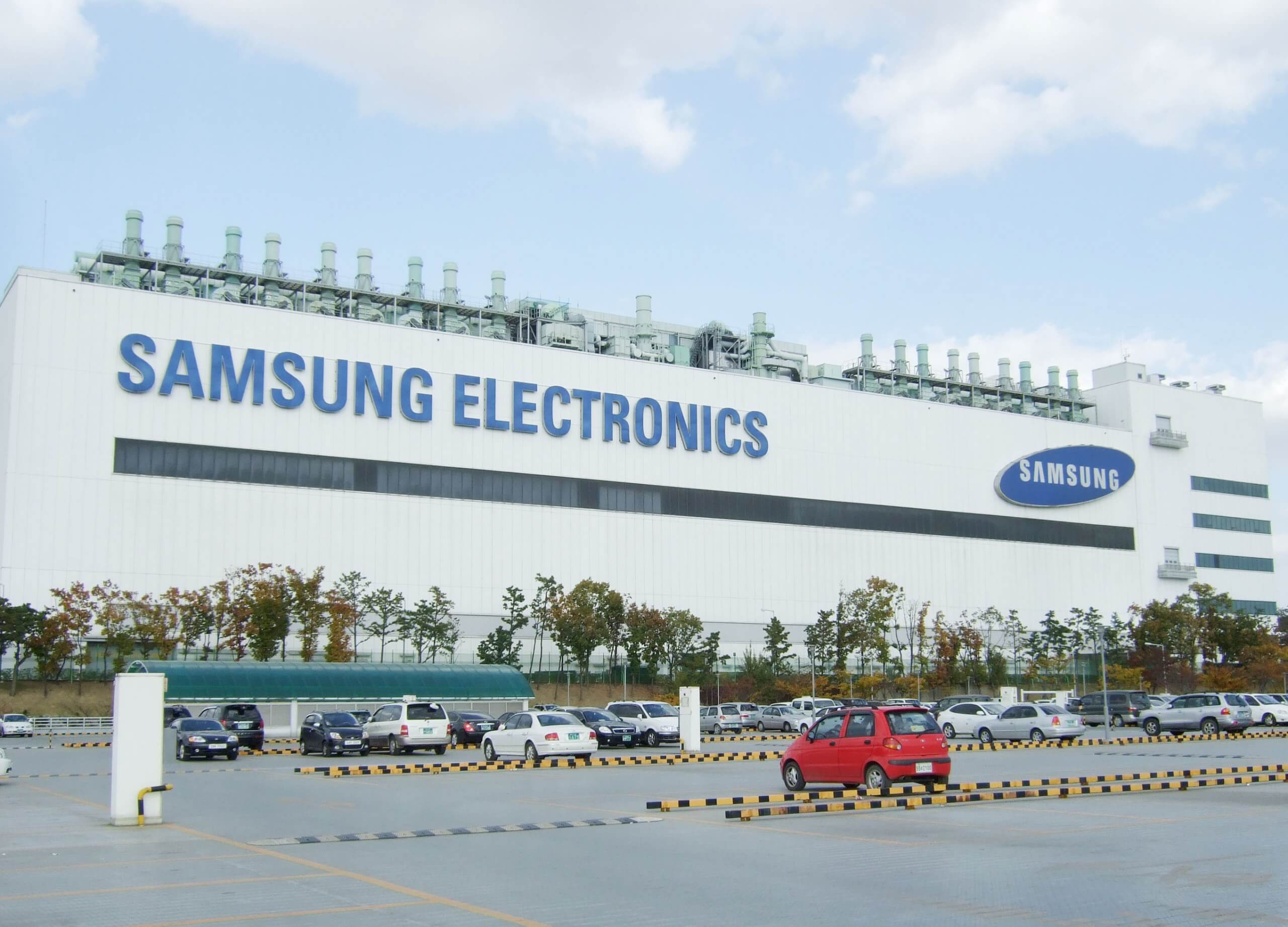 Samsung cảnh báo nhân viên về những nguy cơ riêng tư của ChatGPT sau vụ rò rỉ dữ liệu bí mật Samsung warns employees of ChatGPT privacy dangers following confidential data leaks