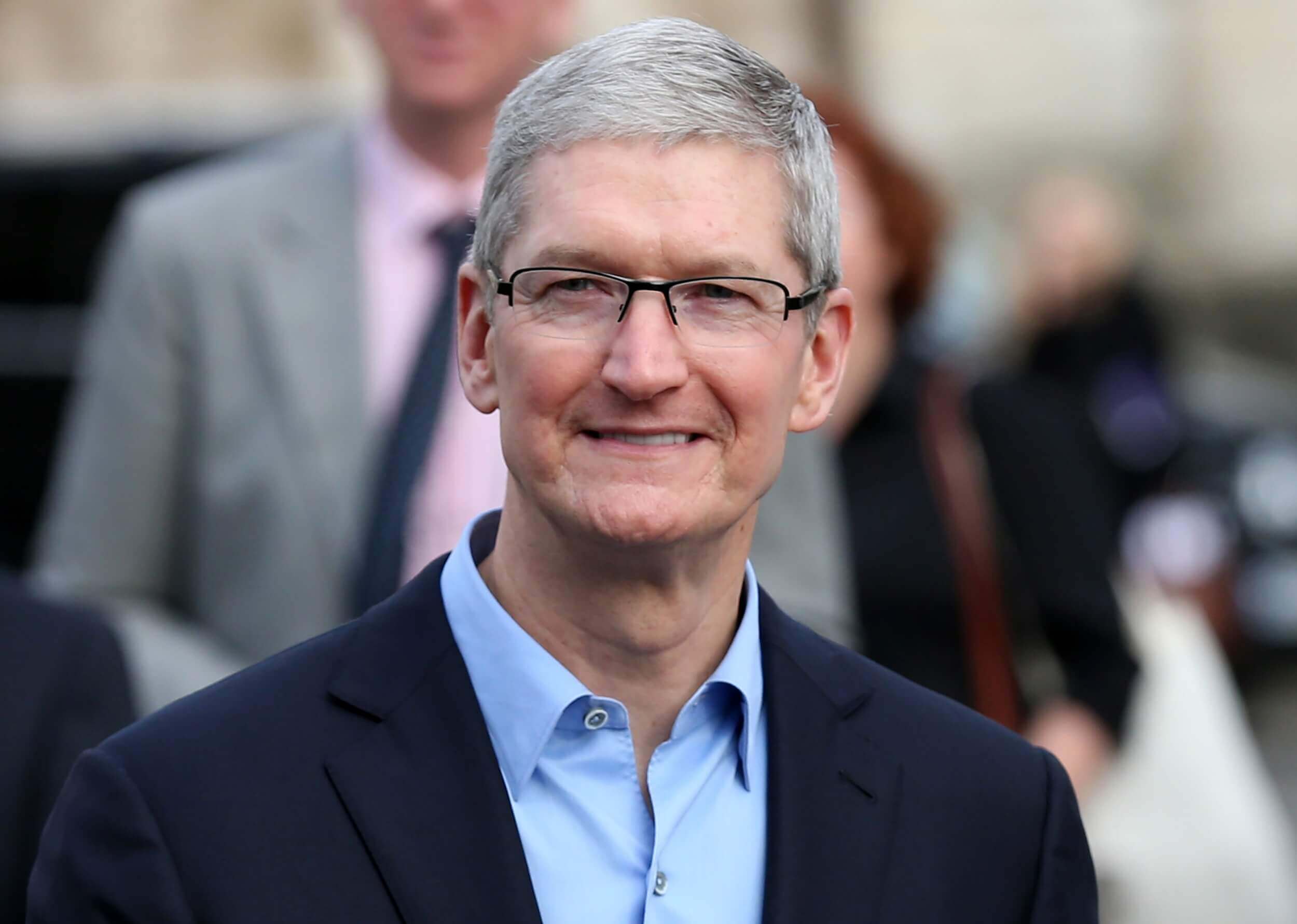 Tim Cook chia sẻ suy nghĩ về AR và VR khi sự không chắc chắn xung quanh công nghệ Tim Cook shares thoughts on AR and VR as uncertainty surrounds the technology