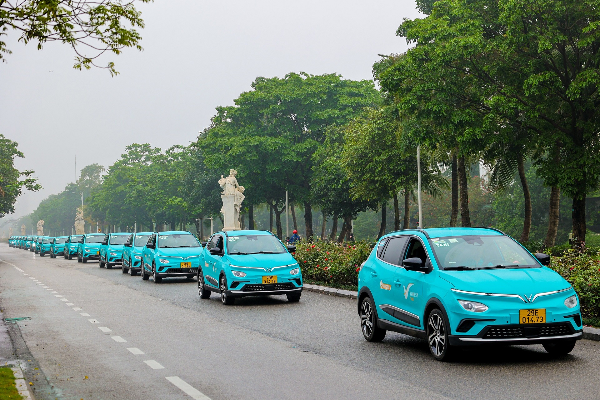 Công ty Cổ phần Di Động Xanh và Thông Minh (GSM) vận hành thử nghiệm dịch vụ taxi thuần điện đầu tiên tại Việt Nam TechTimes Vietnam Cong ty Co phan Di Dong Xanh va Thong Minh TechTimes Vietnam Công ty Cổ phần Di Động Xanh và Thông Minh (GSM) vận hành thử nghiệm dịch vụ taxi thuần điện đầu tiên tại Việt Nam