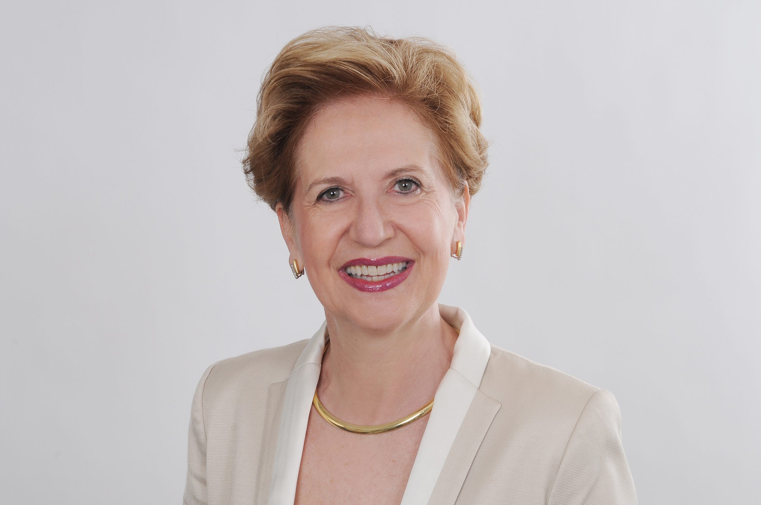 Giáo viên. Tiến sĩ Andrea Schenker-Wicki, Hiệu trưởng Đại học Basel (Thụy Sĩ) nhận bằng tiến sĩ luật danh dự của AUW Giáo viên. Tiến sĩ Tiến sĩ hc Andrea Schenker-Wicki, Hiệu trưởng Đại học Basel, Thụy Sĩ