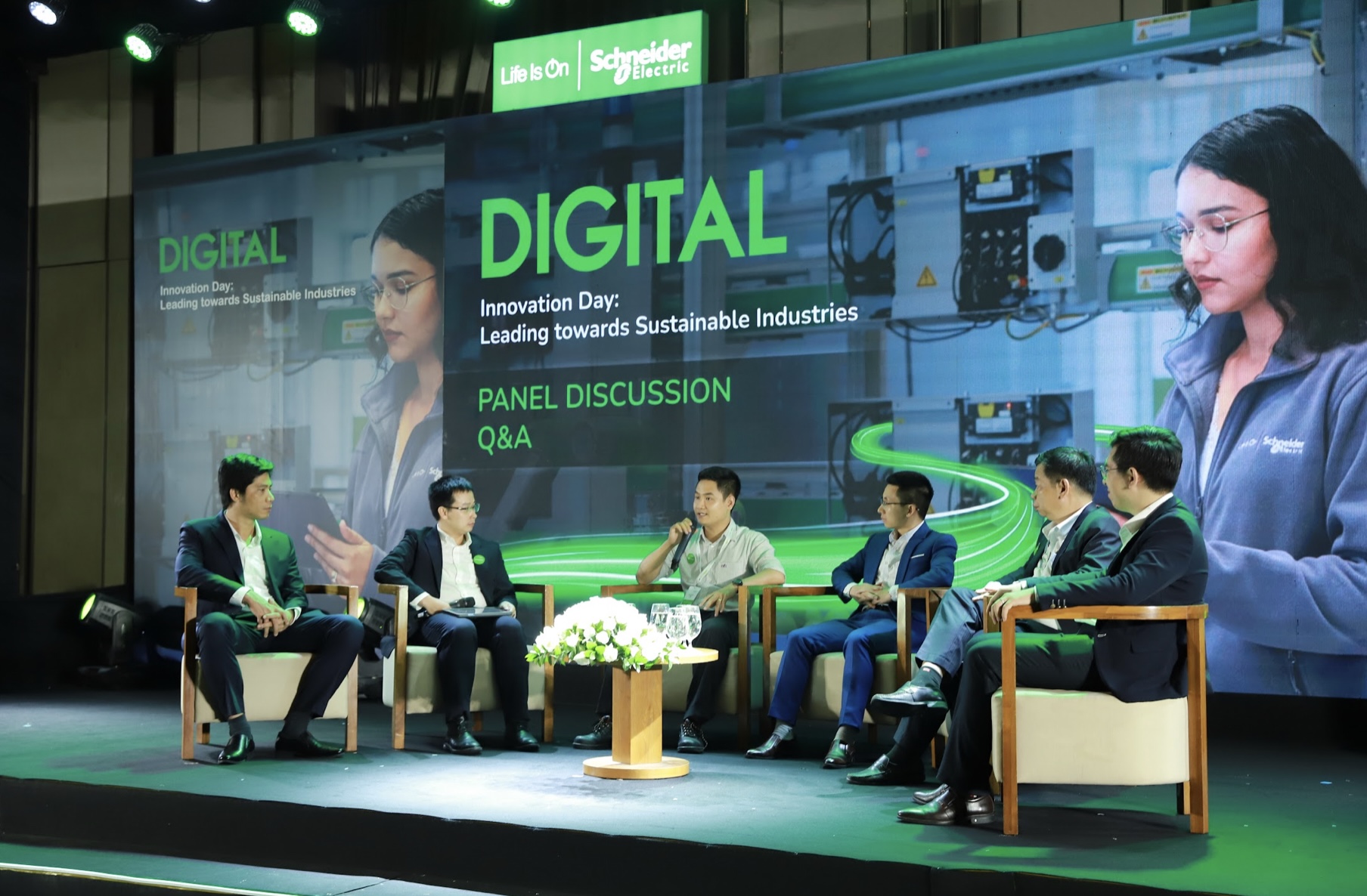 Schneider Electric ra mắt loạt giải pháp số hóa định hình Ngành Công nghiệp Thế hệ Tiếp theo