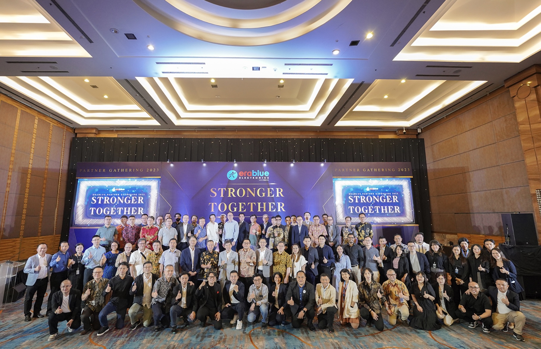 Sau những thông tin tích cực từ Erablue, lãnh đạo cấp cao của Thế Giới Di Động đã có chuyến thăm thực tế tại thị trường Indonesia.