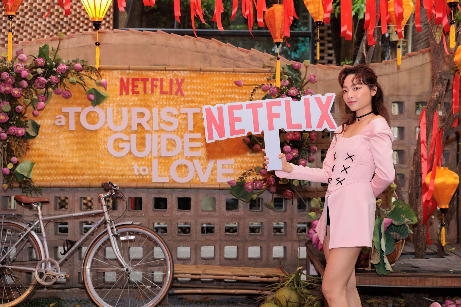 Chia sẻ của dàn diễn viên về hành trình tạo nên bộ phim A Tourist’s Guide to Love TechTimes Vietnam Quinn Trúc Trần trong vai Anh