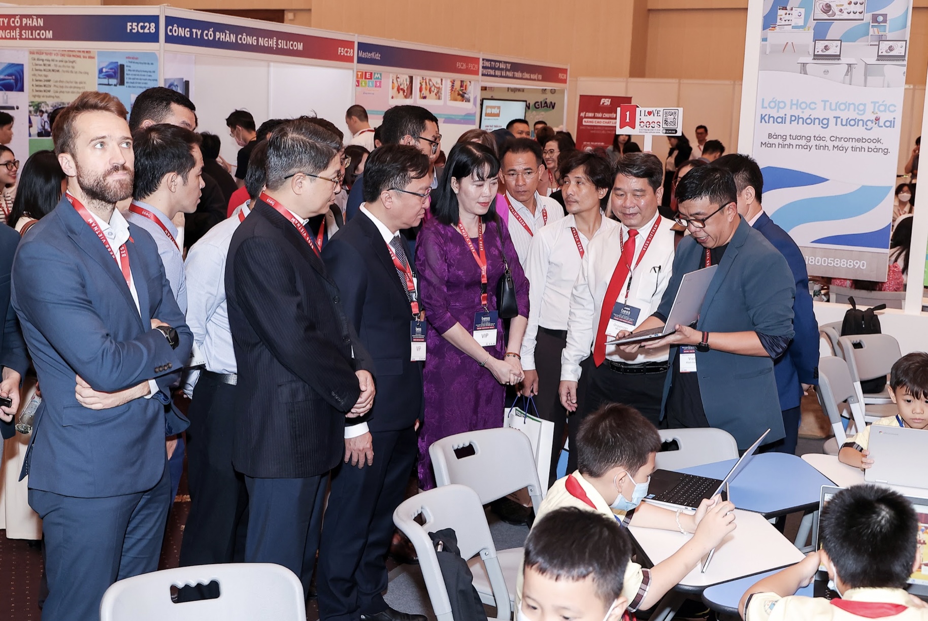 BESS Vietnam 2023: Samsung Vina trình diễn giải pháp lớp học tương tác