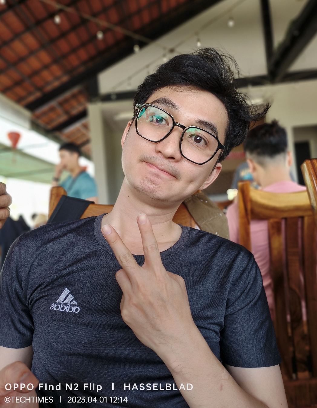 Một bức ảnh chân dung được chụp từ Find N2 Flip.