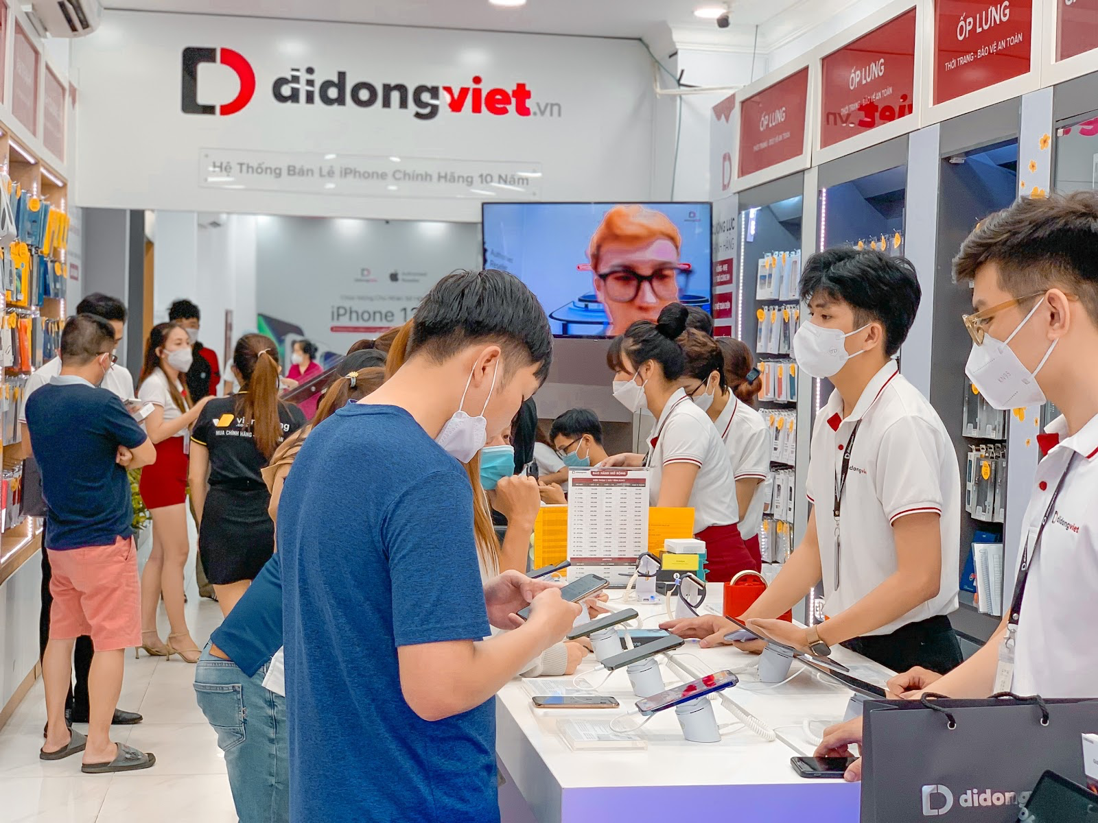 Vì sao Di Động Việt gắn liền với “Chuyển giao giá trị vượt trội” TechTimes Vietnam Di Động Việt đem đến trải nghiệm vượt trội trong suốt hành trình mua hàng của khách hàng