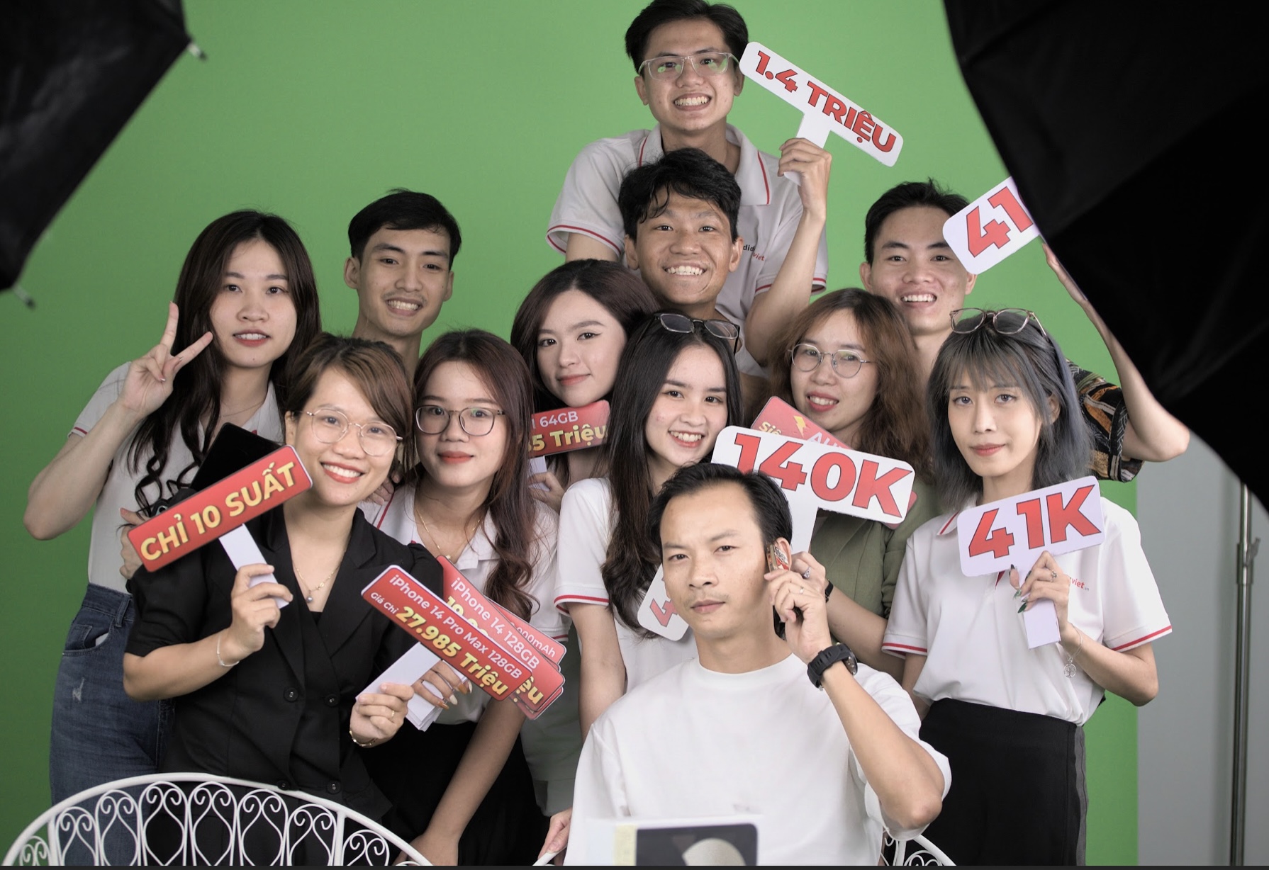 Đại lý bán lẻ công nghệ thu tiền tỷ trong buổi livestream lịch sử suốt 24 giờ