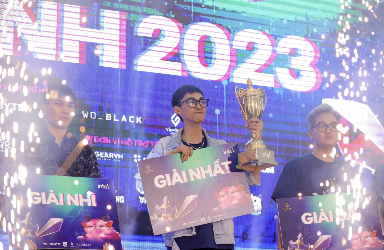 HNZ MIDFEEDD vô địch Đấu Trường Chân Lý 2023