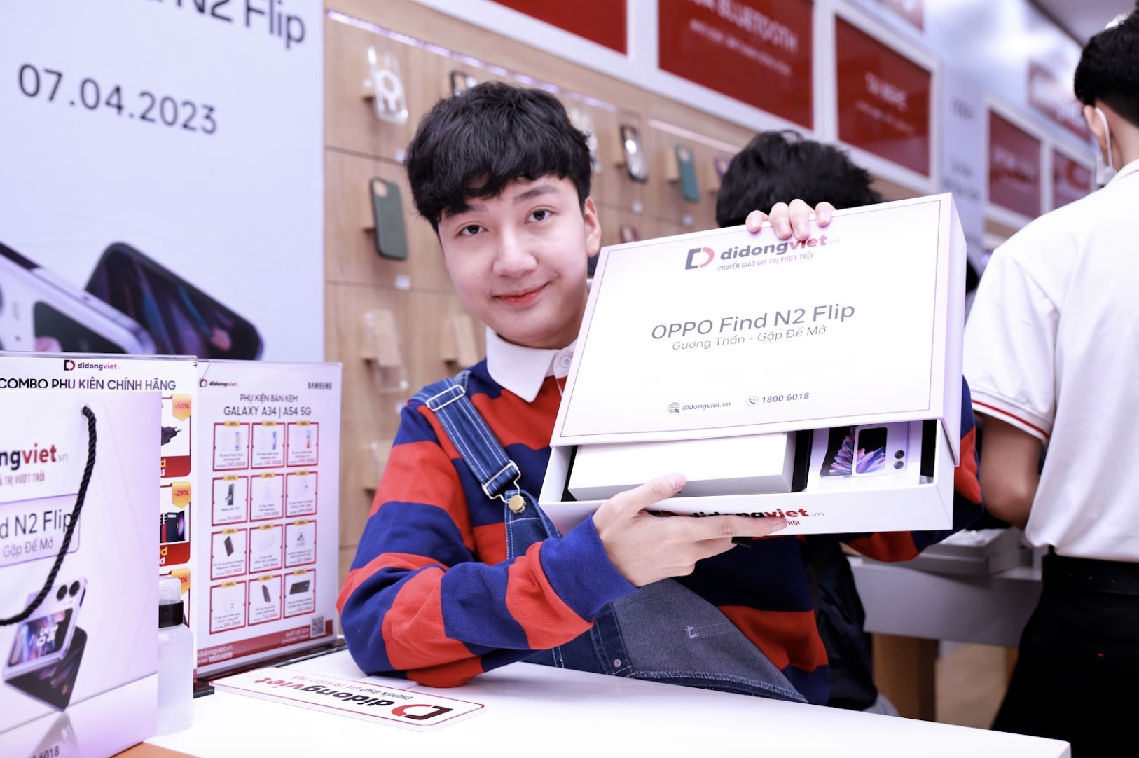 TikToker Đức Anh sở hữu sớm nhất OPPO Find N2 Flip tại Di Động Việt