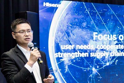 Jerry Li, Vice President of Hisense International, shares Hisense Globalization Strategy and CSR efforts in South Africa. (PRNewsfoto/Hisense) Jerry Li, Vice President of Hisense International, shares Hisense Globalization Strategy and CSR efforts in South Africa. (PRNewsfoto/Hisense)
