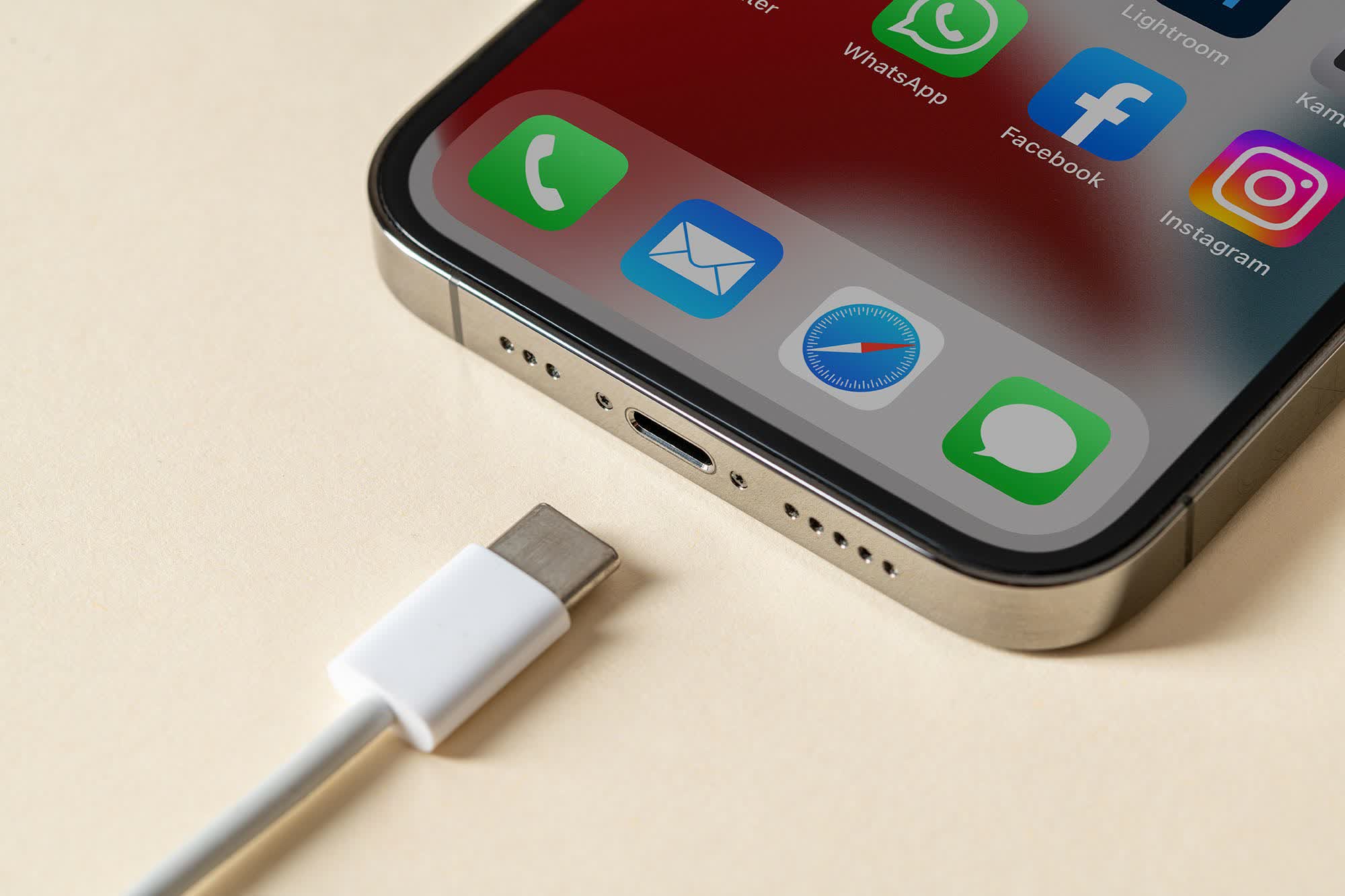 European Commission warns Apple not to throttle charging and data speeds of non-MFi USB-C cables